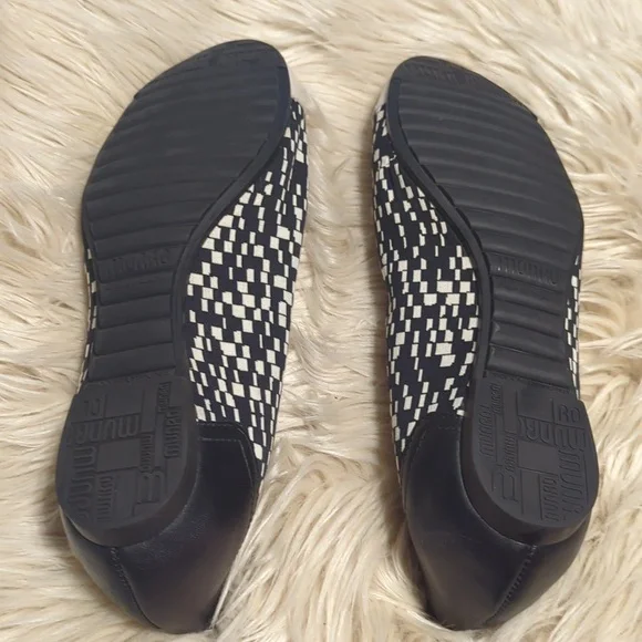 Munro Black and White Geometric Flats Sz 8 - Picture 4 of 7